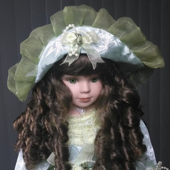 Genuine Porcelain Doll "BRIDGET" - Picture 16 of 16